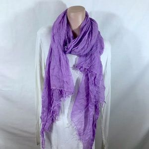 Fringed lined lilac colored scarf